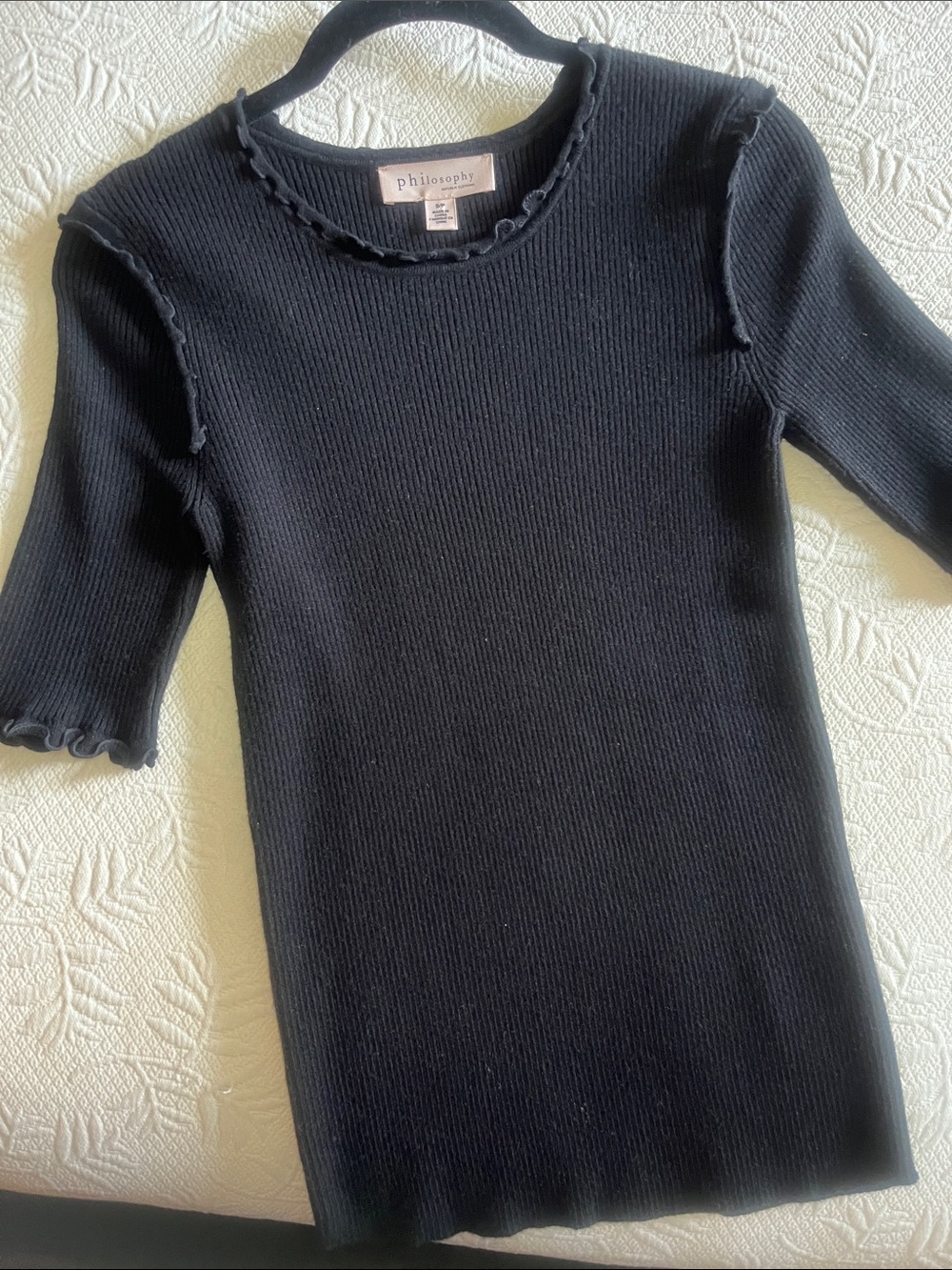Philosophy Black Ribbed Lettuce-Edge Short Sleeve lightweight sweater knit-sz S